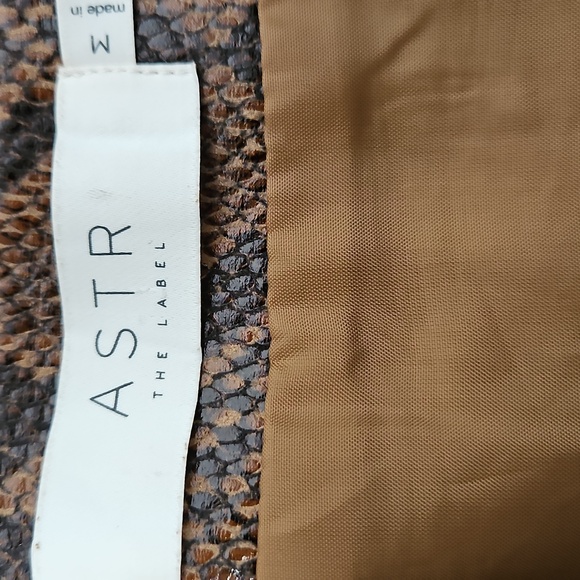 ASTR The Lable snake print mini skirt. - Picture 4 of 5